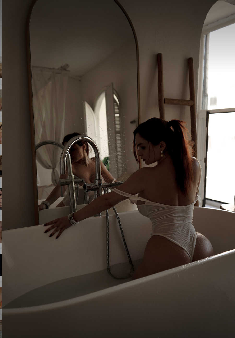 A playful frame from Miranda Faith nude — online in Jalandhar