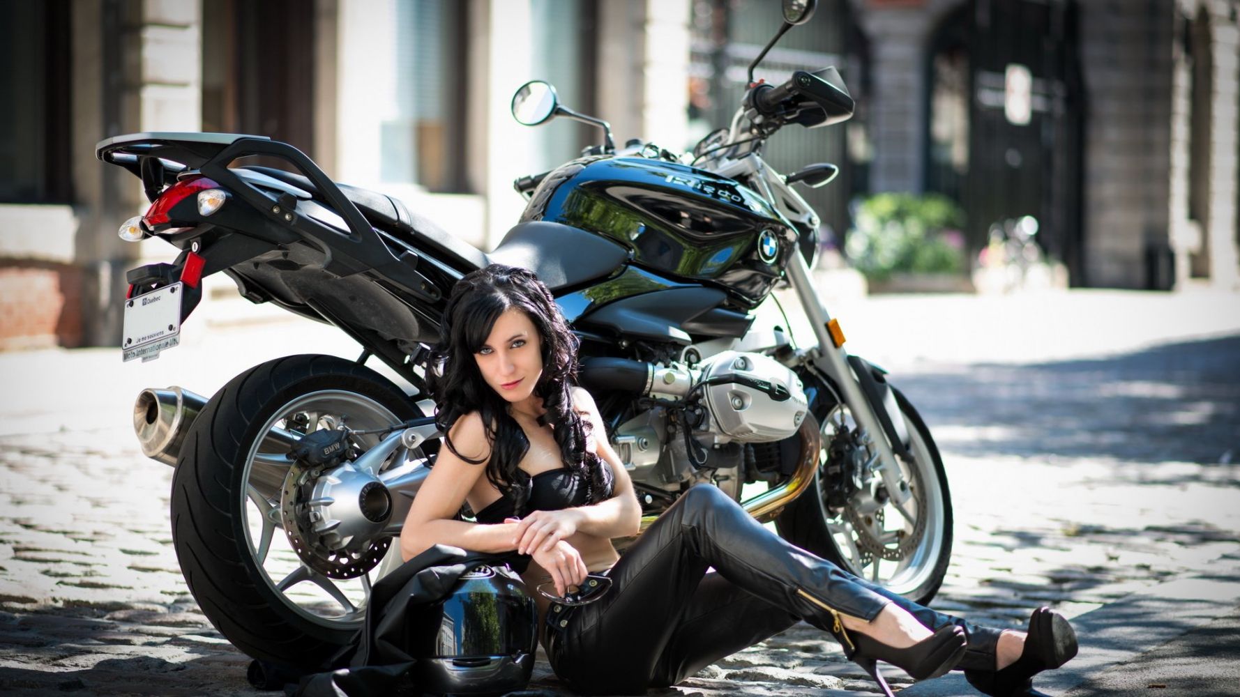 Fresh photos, fresh mood — European women on bikes online in Jalandhar