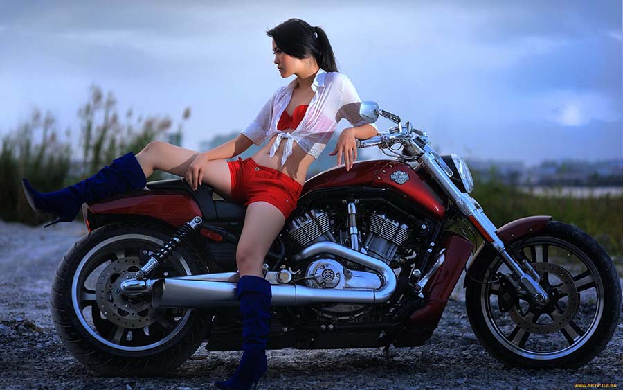 Beautiful girls and motorcycles in Jalandhar