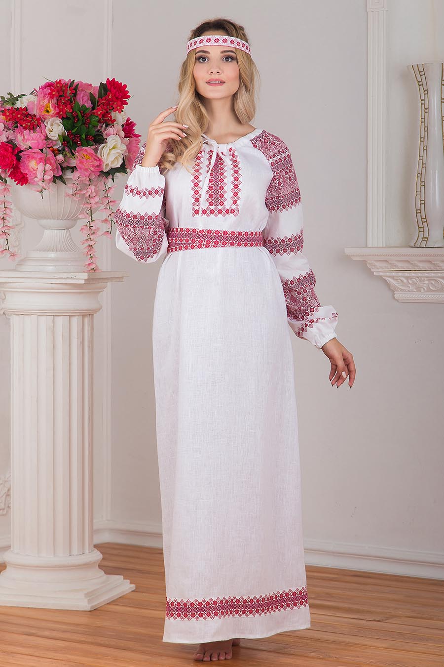 Women in Slavic costumes in Jalandhar