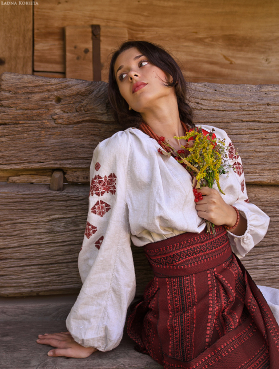 Girls in Slavic costumes in Jalandhar