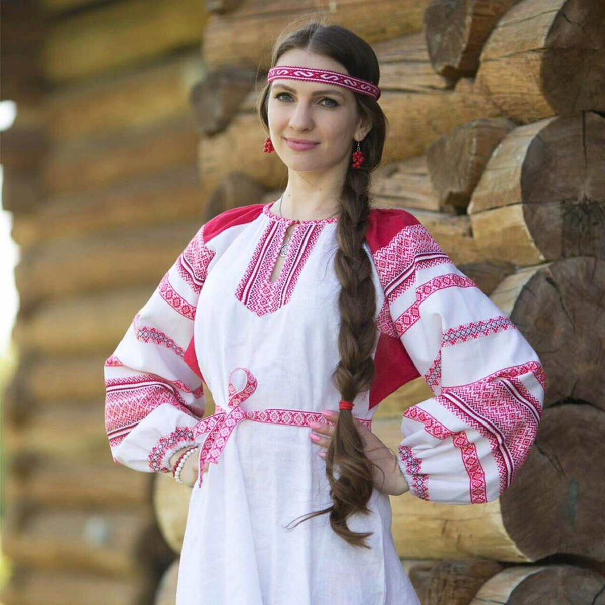 Girls in Slavic costumes in Jalandhar