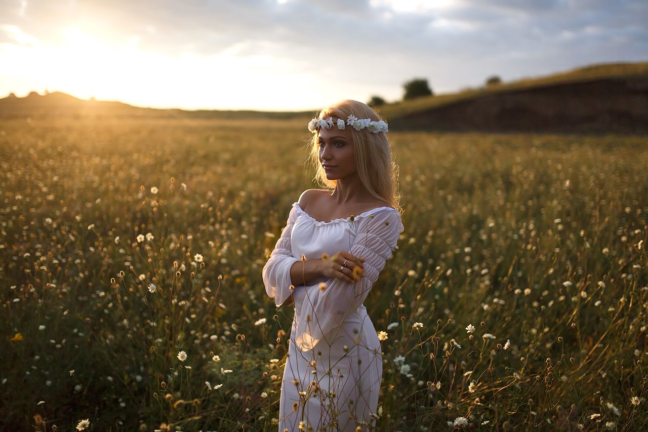 Girls in Slavic costumes in Jalandhar