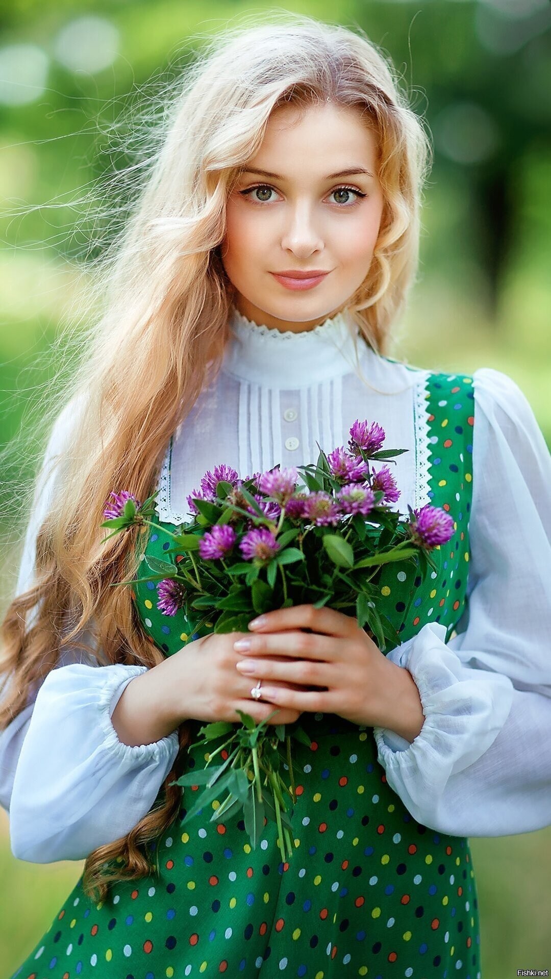 Girls in Slavic costumes in Jalandhar